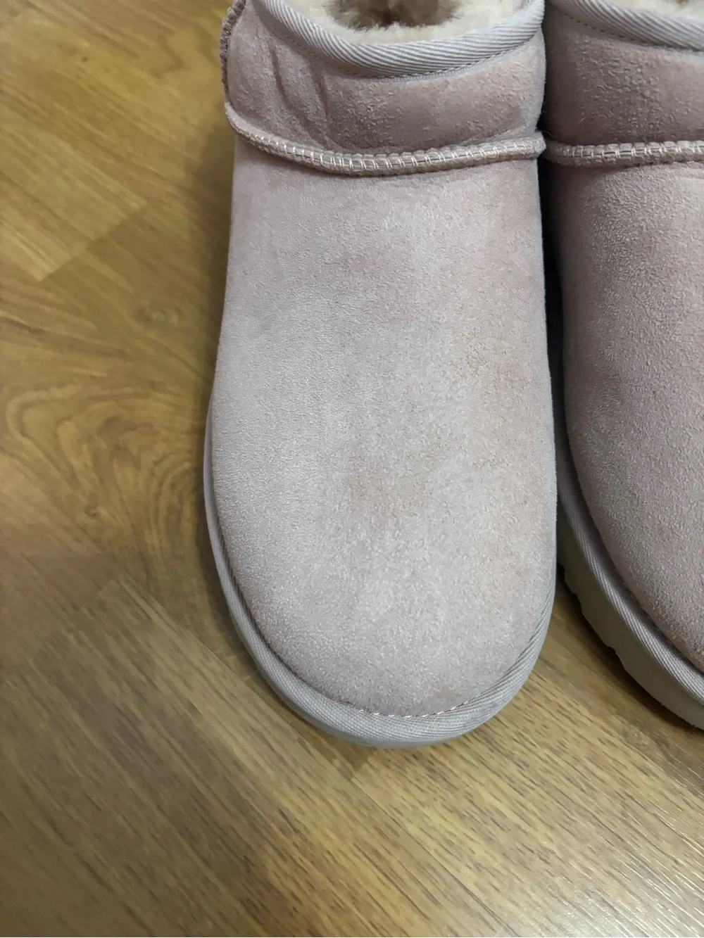 EUC UGG Classic Ultra Mini Pink Boots Size 9